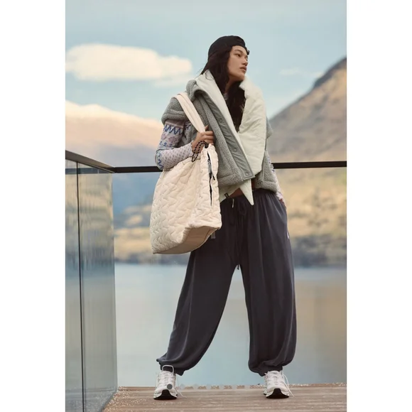 Free People FP Movement Carry All Quilted Tote Bag Pink NWT - Picture 5 of 5